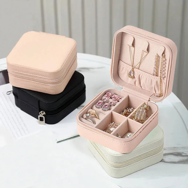 Boîte à Bijoux Organisatrice en Cuir — Colliers, Bagues & Bracelets